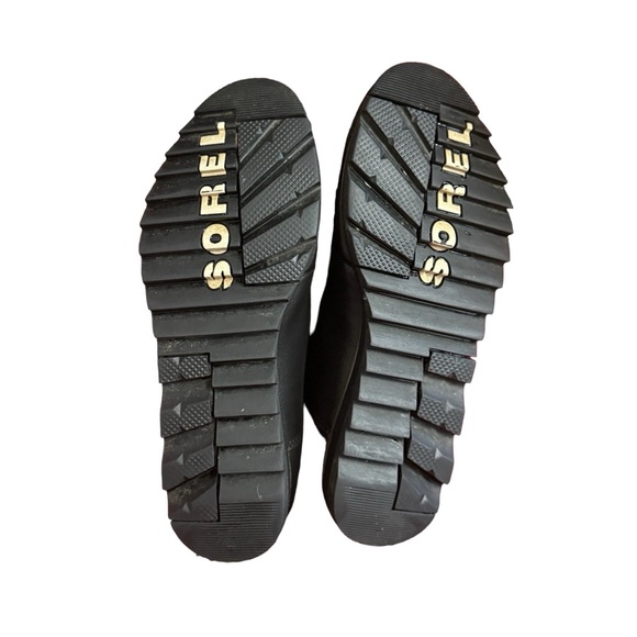 Excellent condition- slip on SOREL Harlow Chelsea black boot. - Picture 4 of 7